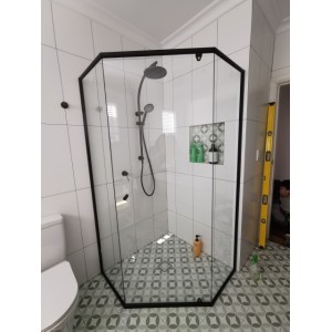 Australia Custom made Semi-Frameless Diamond Shower Screen (700-900) * (700-900) * 1950